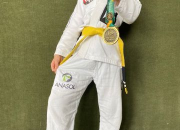 Cristal Barboza conquista medalha de bronze no Campeonato Brasileiro de Jiu-Jitsu