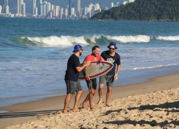 Embaixador da Anasol Saulo Lyra ganha título no The Legends Surf Masters