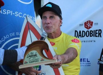 Embaixador da Anasol Saulo Lyra ganha título no The Legends Surf Masters